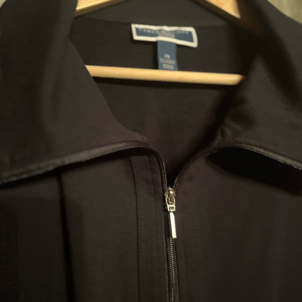 Lightweight Jacket - Picture 5 of 6